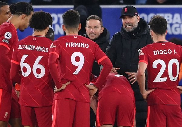 字母哥伤退，雄鹿完成18分大逆转，打赢东部第一活塞