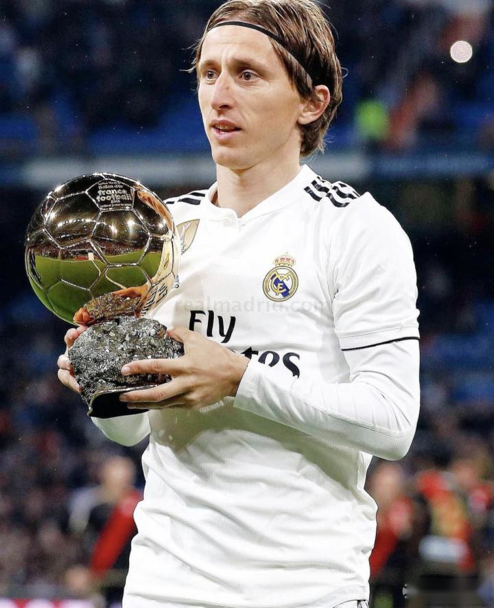 3-2！石川祐希9分+二连胜 詹内利绝杀 尼科洛夫21分难救主