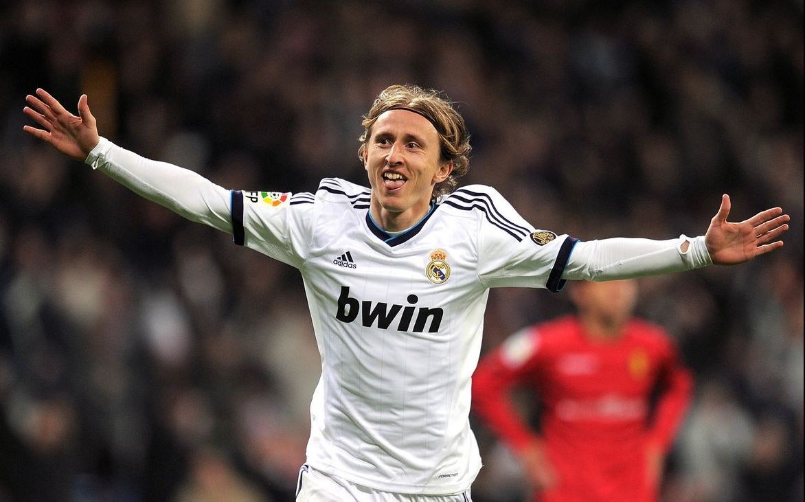 你故意的吧？范戴克防守传中时高举右手导致手球送点