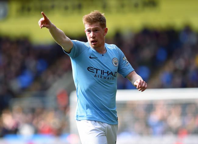 利物浦暂时摆脱困境，但斯洛特执教仍存疑，维尔茨与基耶萨表现关键，战术调整引发争议。